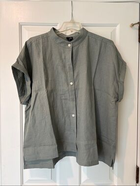 Relaxed Button-Front Mandarin Collar Shirt in Gray